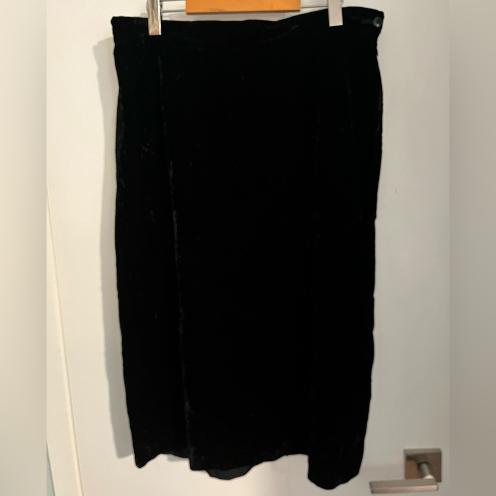 TanJay Crushed Velvet Black Pencil Skirt. Waist 34-36” (elastic back)